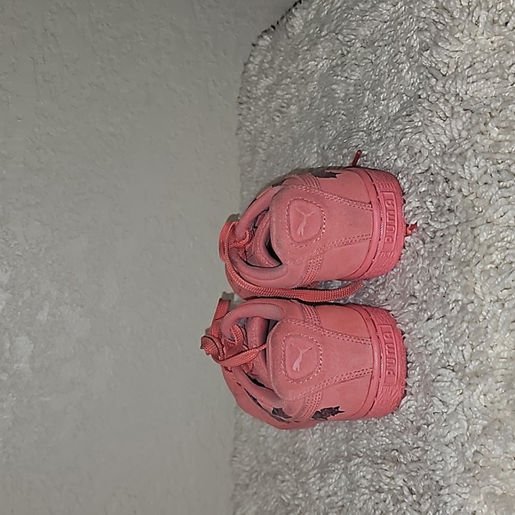 Puma Peach Sneaker - Picture 2 of 8